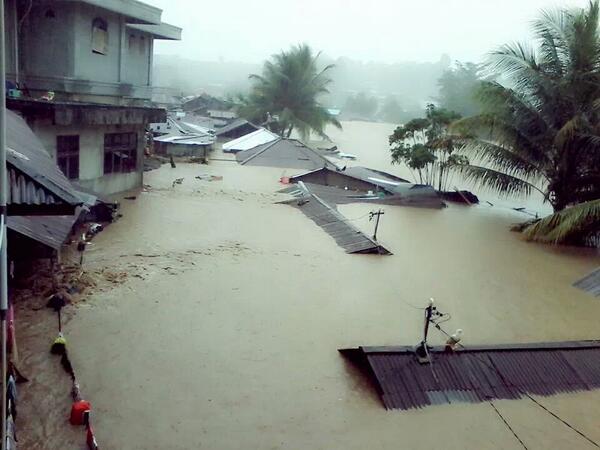 manado floods indonesia