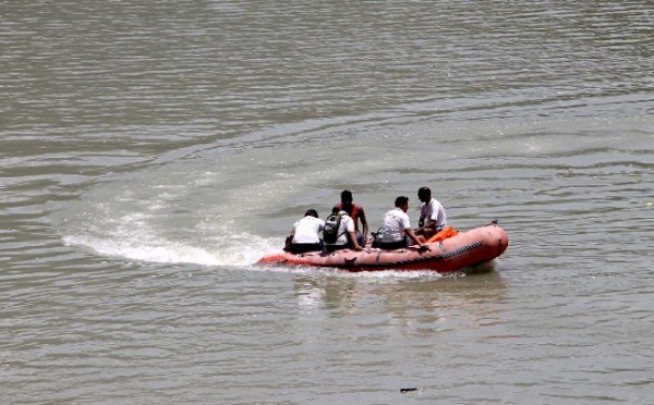 Search and rescue teams on the Beas River, India