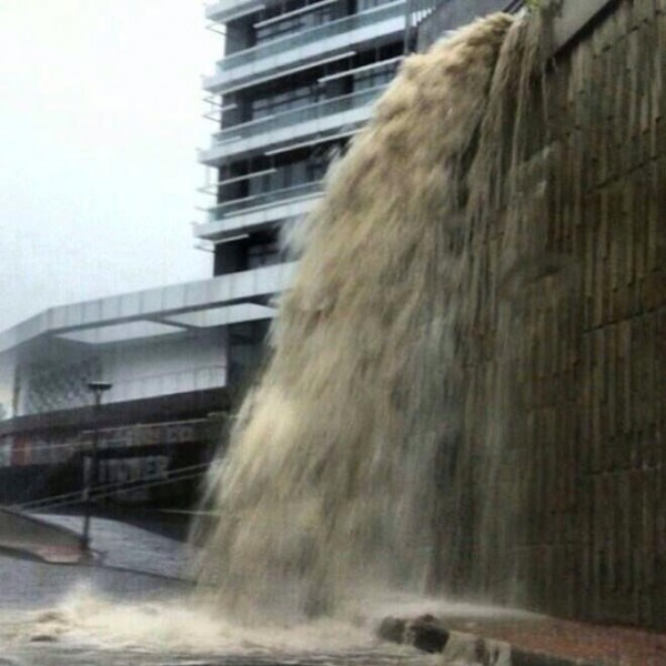 Floods in Istanbul July 2014. Photo: Tuhaf Ama Gercek @ Twitter