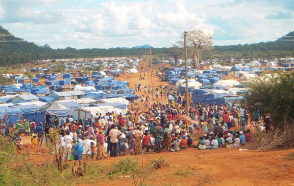 Over 3,000 families have been staying at Chingwizi transit camp since being displaced by flooding in Tokwe-Mukosi dam basin in Zimbabwe’s southeastern Masvingo Province in early February 2014 © Sharon Donald/ShelterBox 