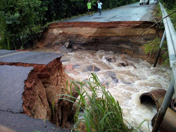 Flood damaged roads in Amnat Charoen Province, 30 July 2014. Photo: Nalinee Siriked @ twitter