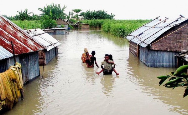 Escaping the floods in Bangladesh. Photo: Bangladesh Department of Disaster Management
