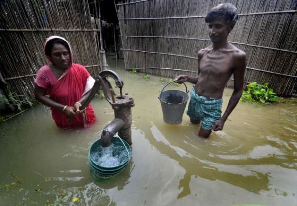 Finding fresh water during a flood. Photo: Bangladesh Department of Disaster Management