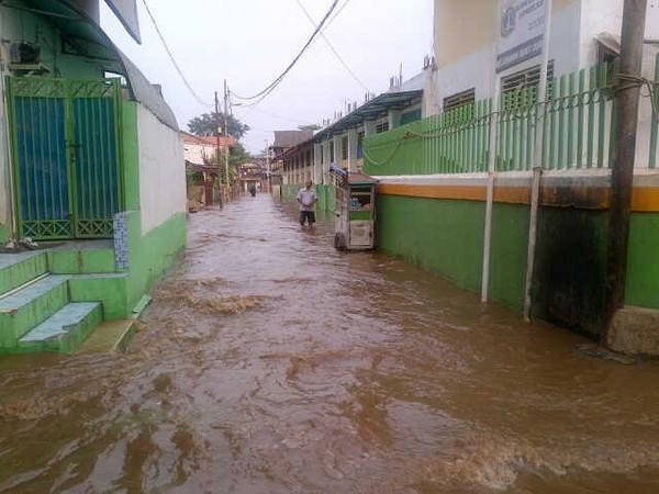 Bukit Duri, South Jakarta,  floods 28 February 2015. Photo: BPBD Jakarta