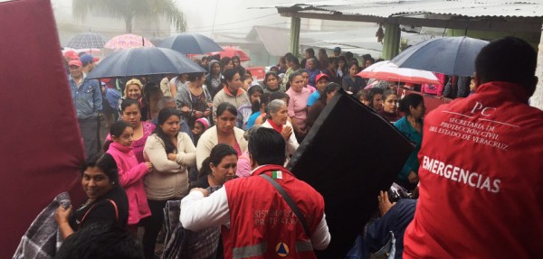 Distributing suppies to those affected by floods and hail in Veracruz, Mexico. Photo: Government of Veracruz