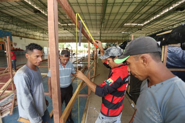 Setting up shelters for 10,000 flood victims in Rio Branco, Acre state, barzil. Photo: Diego Gurgel / Secom