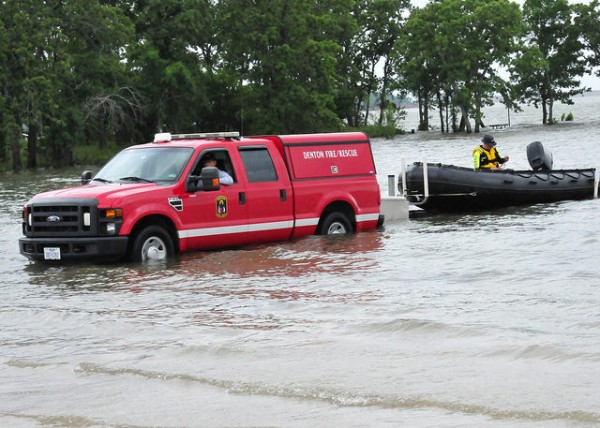 Texas flood rescue, May 2015. Photo: Texas National Guard, Army Capt. Maria Mengrone