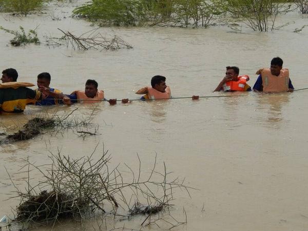 Indian army troops carrying out rescue and relief ops in flood affected areas of Ramgarh, Tharad and Deodar in Gujarat. Photo: India MoD