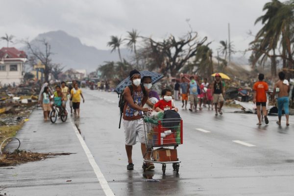 Philippines, Leyte, Tacloban, 2013 Tacloban residents are trying to salvage and carry any household items they can from the destruction of the storm. Food, water and health supplies are the top priorities for the hundreds of thousands of people hit by Typhoon Haiyan, Photo: IFRC / Alanah Torraldo