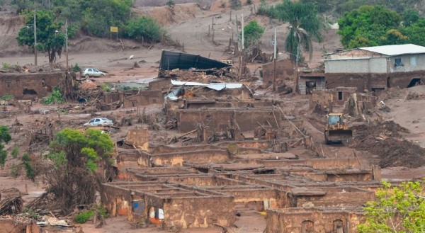 mining dam burst Bento Rodrigues