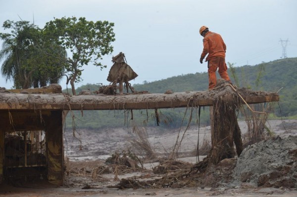 mining dam burst Bento Rodrigues