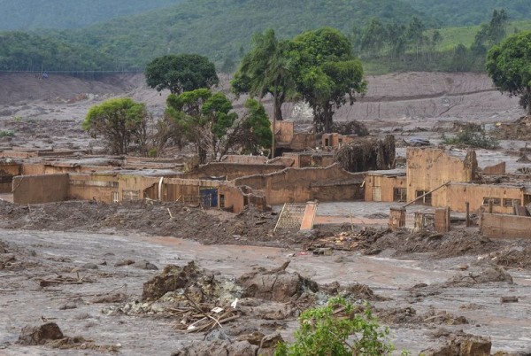 mining dam burst Bento Rodrigues