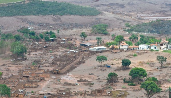 mining dam burst Bento Rodrigues