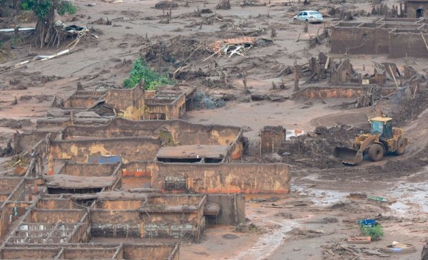 mining dam burst Bento Rodrigues