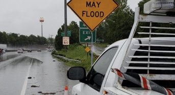 USA – Flood Rescues in Houston After 200mm of Rain in 24 Hours